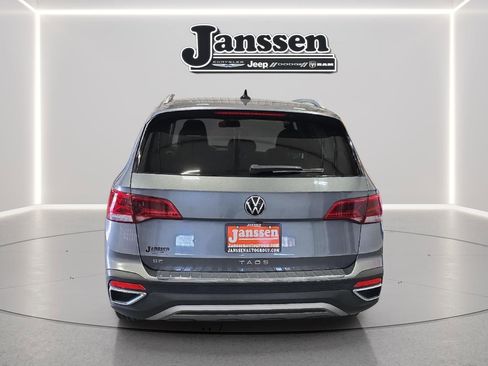 Used 2022 Volkswagen Taos SE FWD image 4