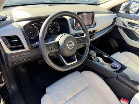 Used 2024 Nissan Rogue SV image 17