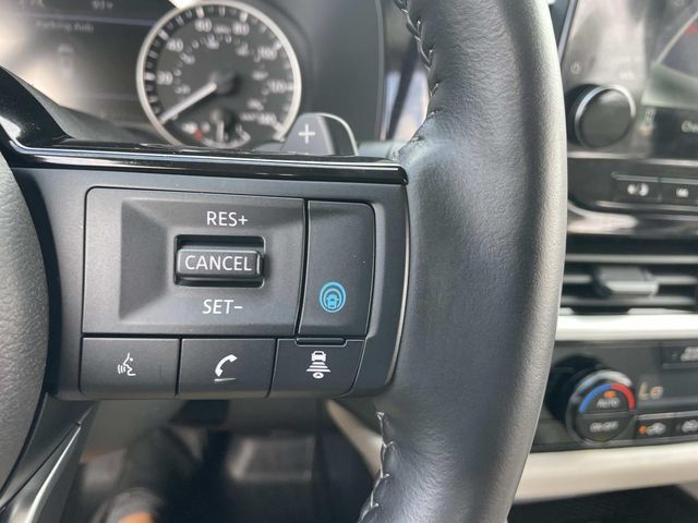 Used 2024 Nissan Pathfinder SL AWD/4WD image 34