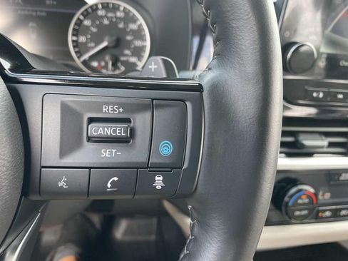 Used 2024 Nissan Pathfinder SL AWD/4WD image 34