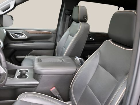 Used 2021 Chevrolet Suburban Premier w/ Premium Package RWD image 14