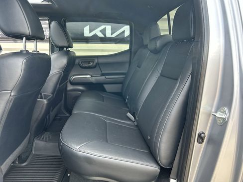 Used 2021 Toyota Tacoma Limited AWD/4WD image 11