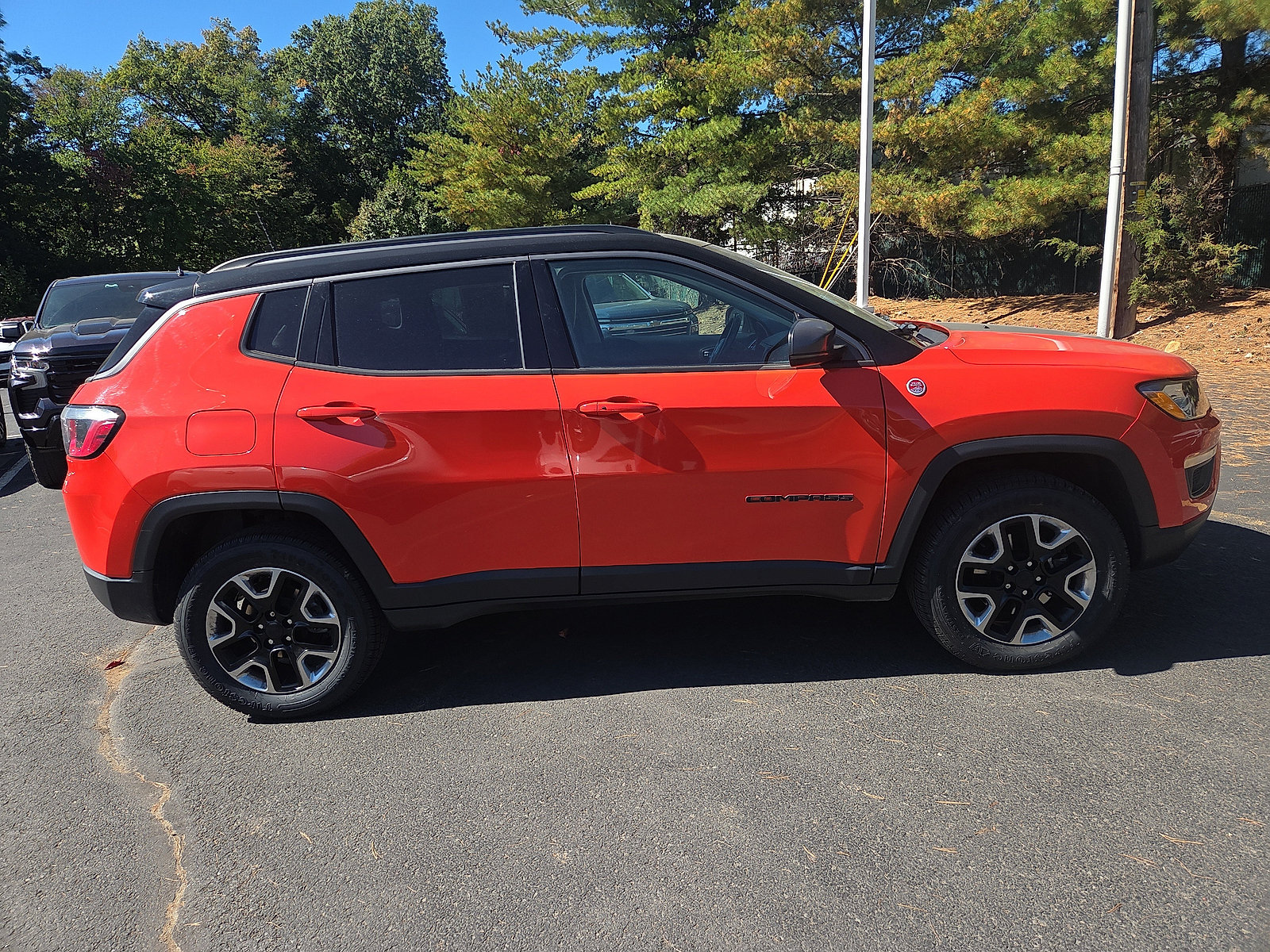 Used 2018 Jeep Compass Trailhawk w/ Leather Interior Group AWD/4WD image 2