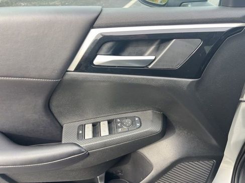 Used 2024 Mitsubishi Outlander SE Black Edition AWD/4WD image 6