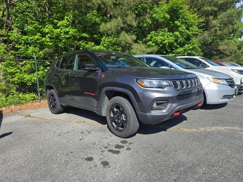 Used 2024 Jeep Compass Trailhawk AWD/4WD image 3