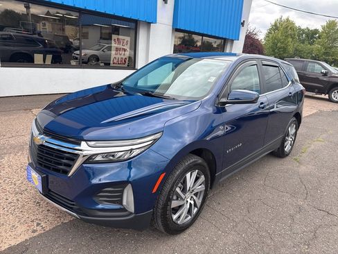 Used 2023 Chevrolet Equinox LT image 2