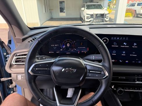 Used 2024 Chevrolet Traverse LT w/ Midnight/Sport Edition AWD/4WD image 12