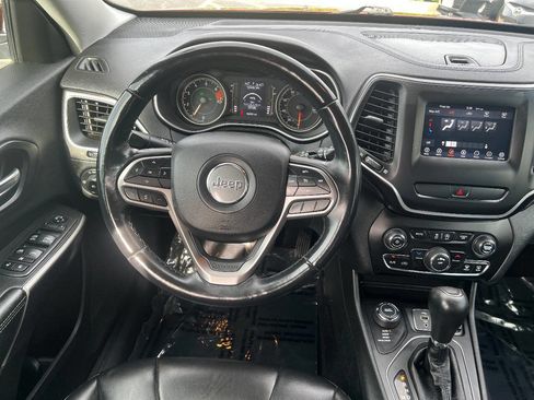 Used 2019 Jeep Cherokee Latitude Plus AWD/4WD image 31