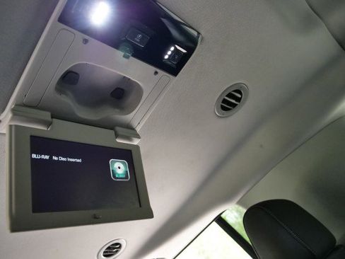 Used 2019 Chevrolet Suburban Premier image 28