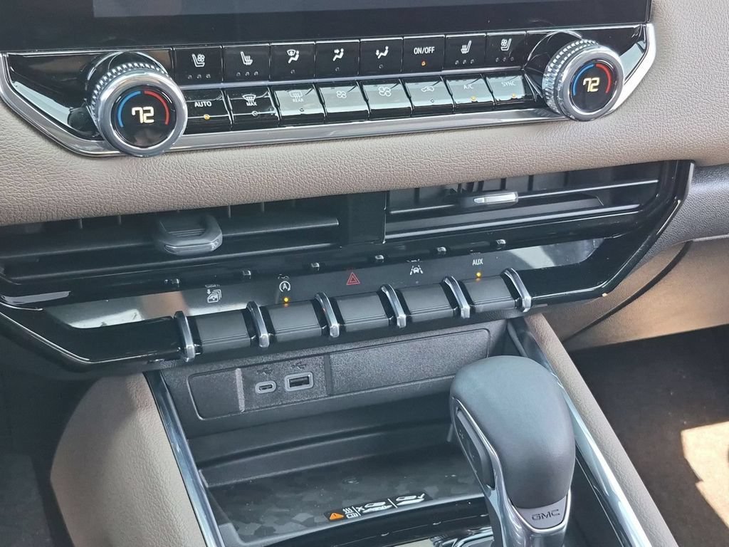 New 2026 GMC Canyon Denali AWD/4WD image 12
