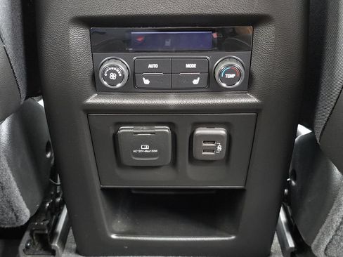 Used 2023 Chevrolet Traverse High Country FWD image 20