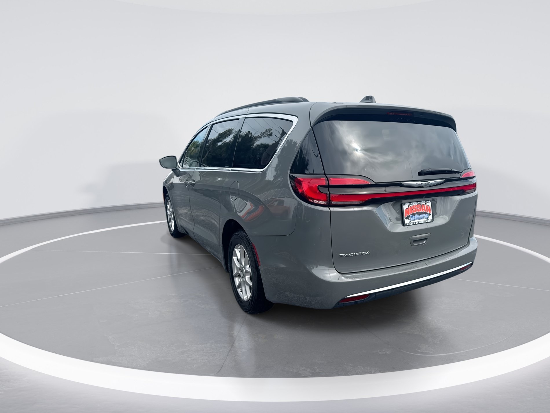Used 2022 Chrysler Pacifica Touring-L FWD image 6