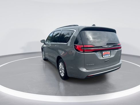 Used 2022 Chrysler Pacifica Touring-L FWD image 6