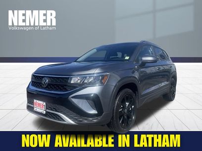 Certified 2023 Volkswagen Taos SE w/ Black Wheel Package