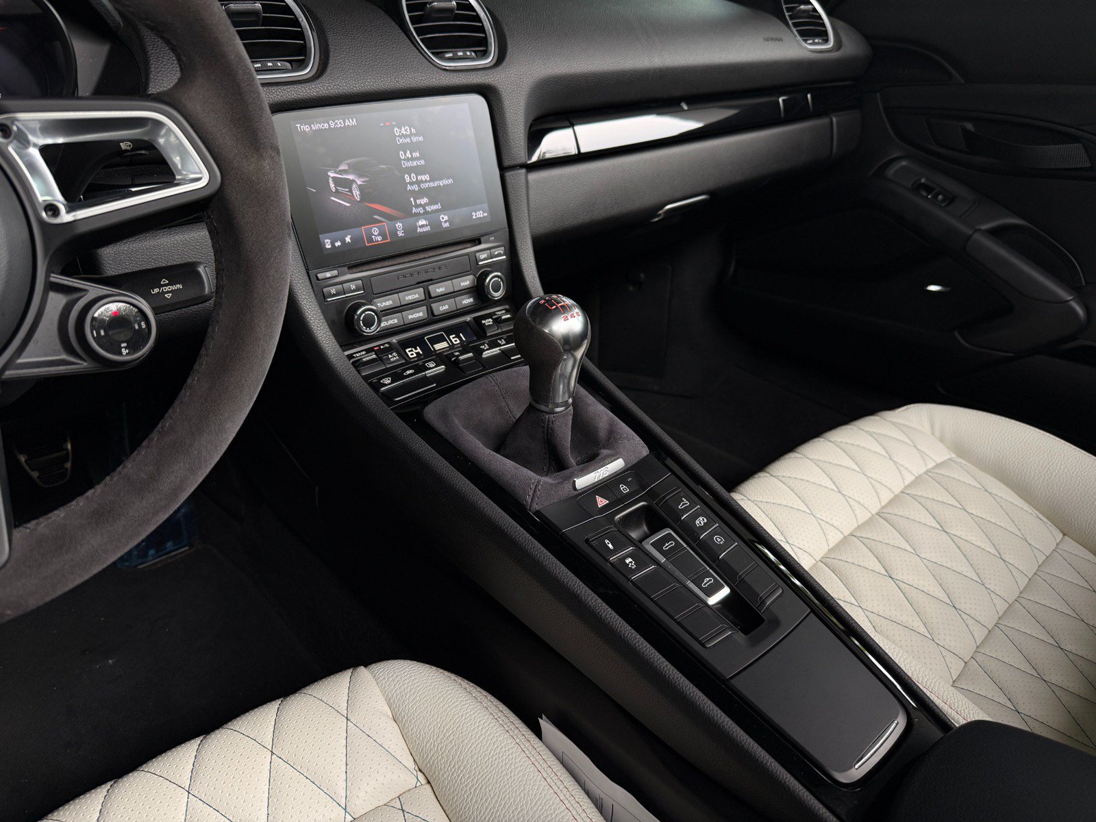 Used 2021 Porsche 718 Boxster RWD image 32