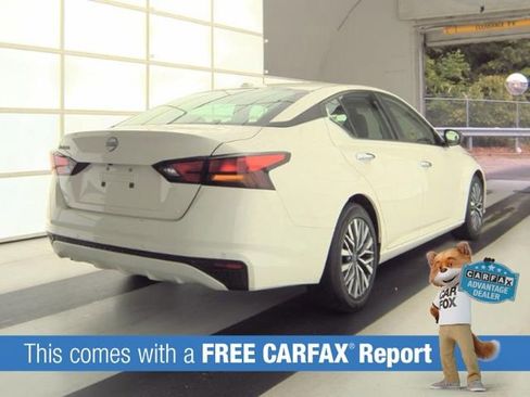 Used 2025 Nissan Altima 2.5 SV FWD image 2