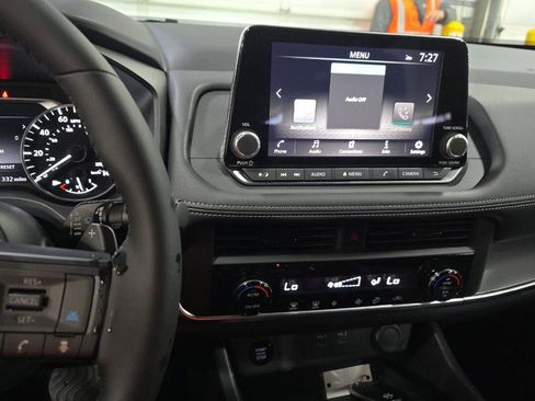Used 2026 Nissan Rogue SV FWD image 11