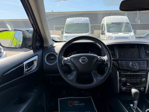 Used 2020 Nissan Pathfinder SV image 21