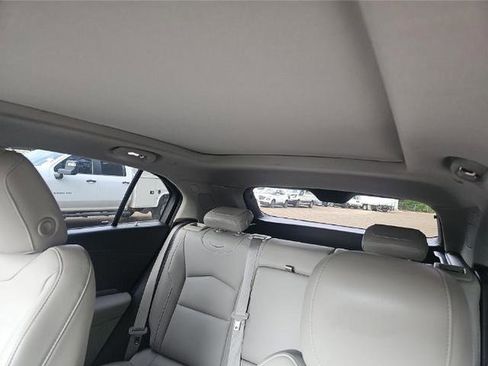 Used 2019 Cadillac XT4 Luxury w/ Cold Weather Package FWD image 9