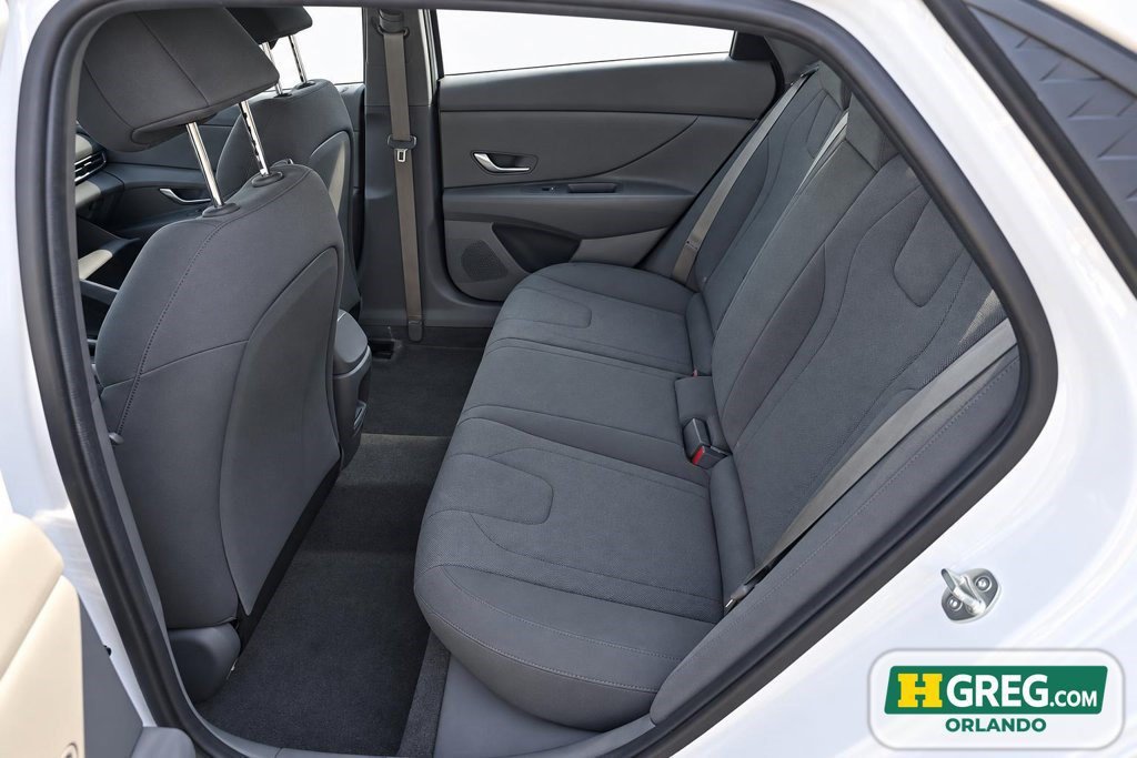 Used 2024 Hyundai Elantra SE FWD image 12