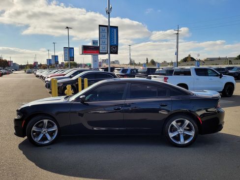 Used 2017 Dodge Charger R/T w/ Navigation & Travel Group image 8