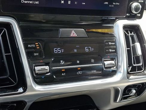 Certified 2023 Kia Sorento SX FWD image 18