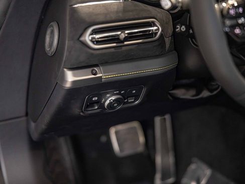 Used 2026 Aston Martin Vanquish RWD image 19