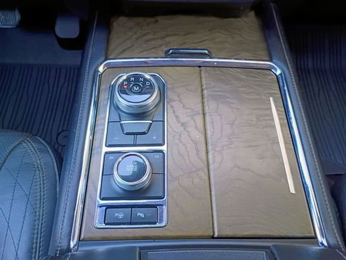 Used 2019 Ford Expedition Platinum image 38