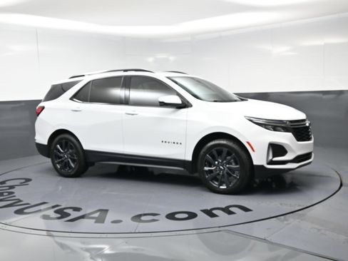 Used 2022 Chevrolet Equinox RS w/ Infotainment Package AWD/4WD image 2