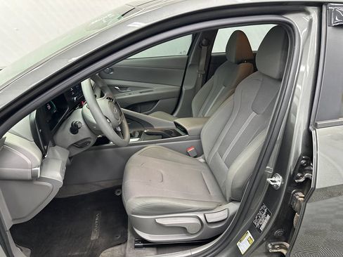 Used 2024 Hyundai Elantra SE FWD image 9