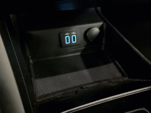 Used 2020 Ford Fusion Energi Titanium image 32