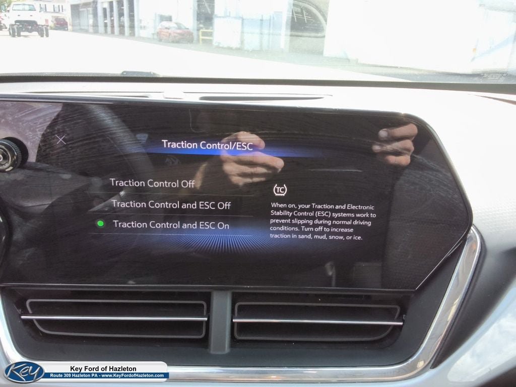 Used 2025 Chevrolet Trax LT FWD image 37