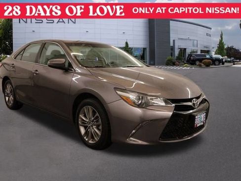 Used 2017 Toyota Camry SE image 1