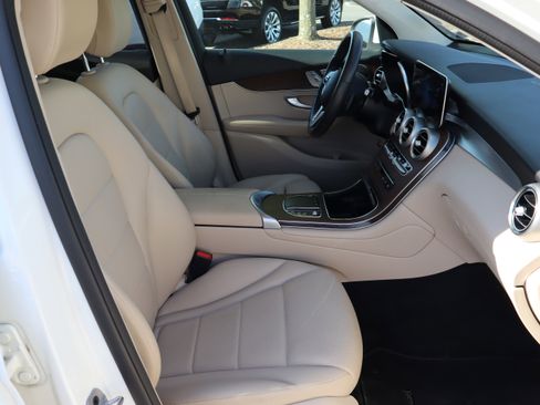 Used 2022 Mercedes-Benz GLC 300 4MATIC image 38