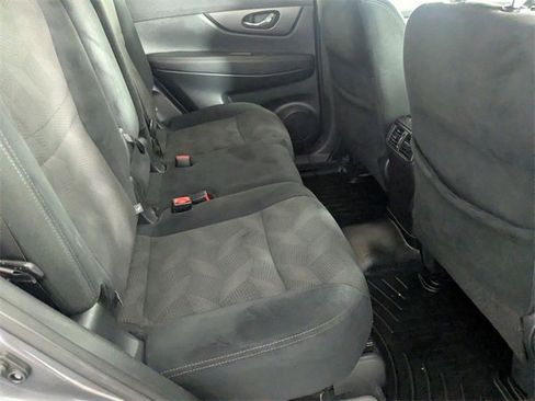 Used 2016 Nissan Rogue SV w/ SV Premium Package image 31