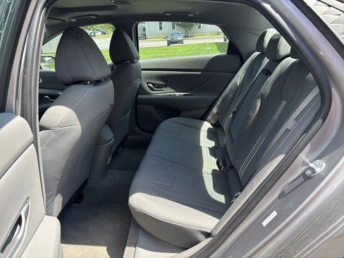 Used 2025 Hyundai Elantra SEL FWD image 14