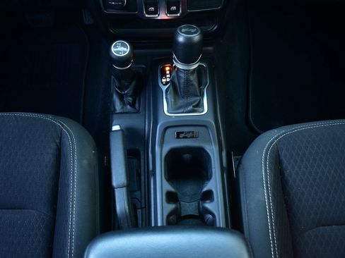 Used 2021 Jeep Wrangler Sport S image 27