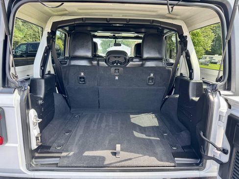 Used 2018 Jeep Wrangler Unlimited Sahara w/ Dual Top Group AWD/4WD image 40
