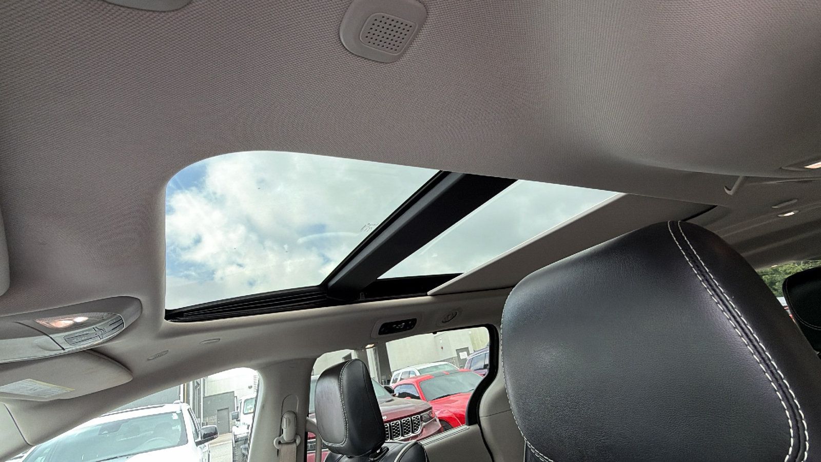 Used 2022 Chrysler Pacifica Limited FWD image 18