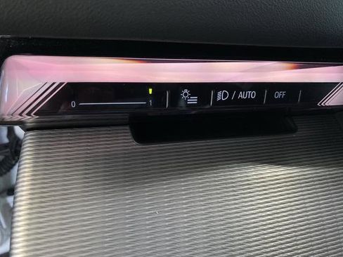 Used 2024 BMW 540i xDrive w/ Executive Package image 23