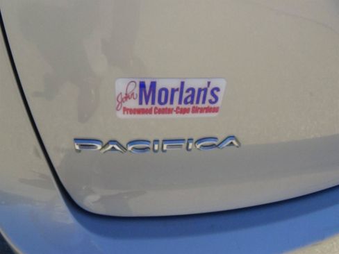Certified 2024 Chrysler Pacifica Touring-L FWD image 10