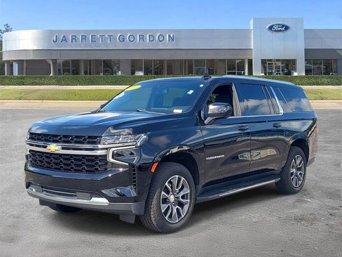 Used 2021 Chevrolet Suburban LS RWD image 2