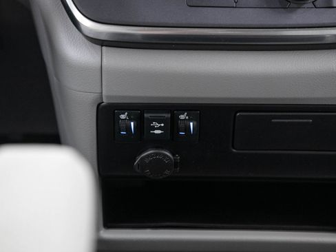 Used 2018 Toyota Sienna LE AWD/4WD image 19