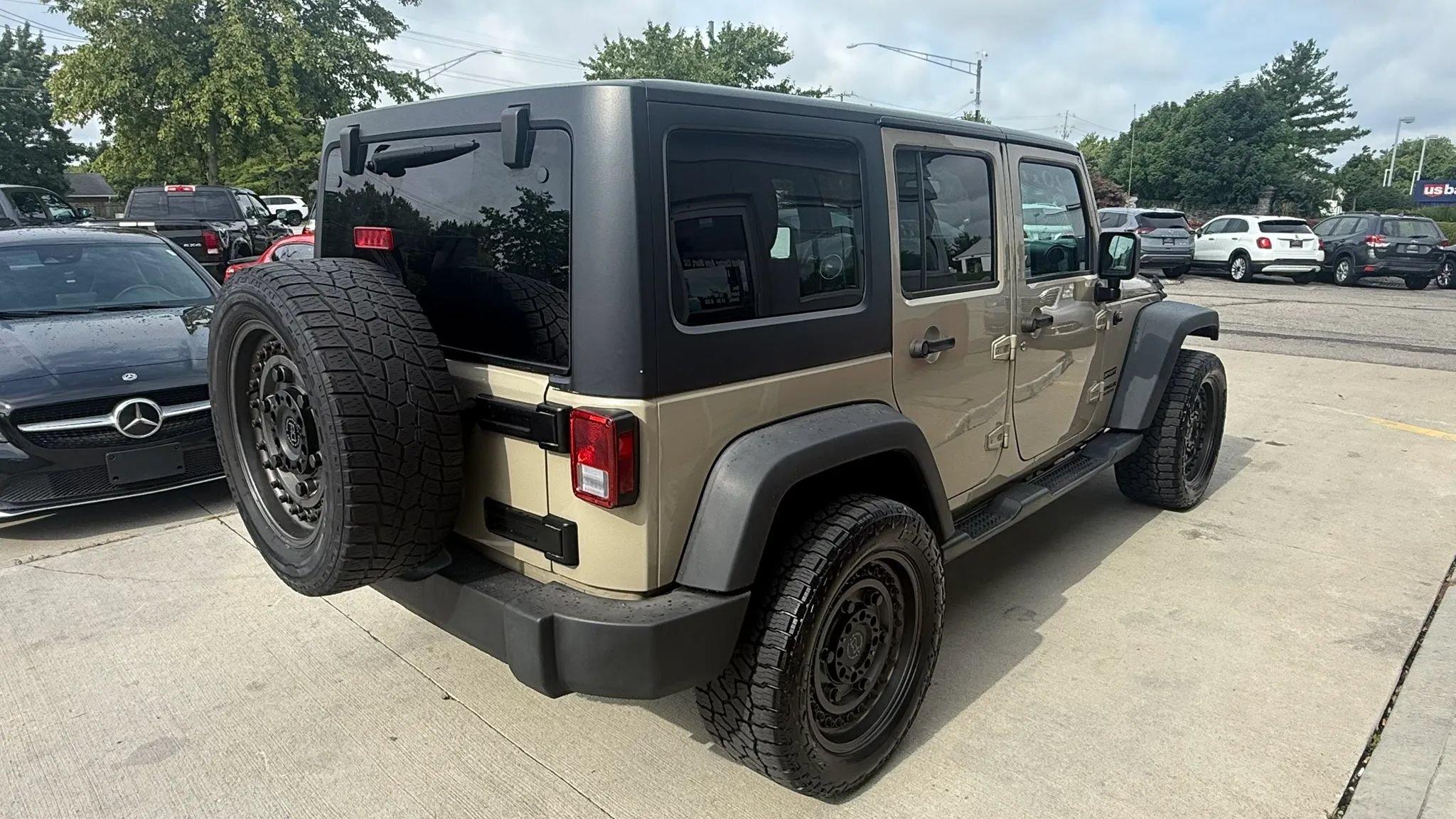 Used 2017 Jeep Wrangler Unlimited Sport w/ Quick Order Package 24S AWD/4WD image 3