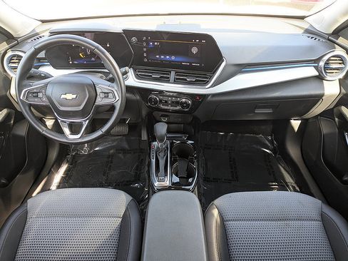 Certified 2025 Chevrolet Trax LT w/ LT Convenience Package FWD image 32