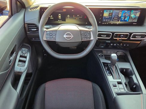 New 2027 Nissan Sentra SR w/ Floor Mat Package FWD image 5