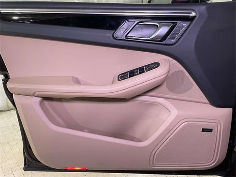 Certified 2025 Porsche Macan image 36
