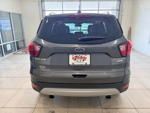 Used 2019 Ford Escape Titanium image 3