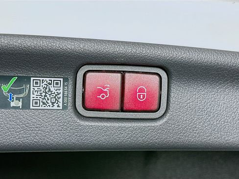 Used 2024 Mercedes-Benz C 300 Sedan image 28