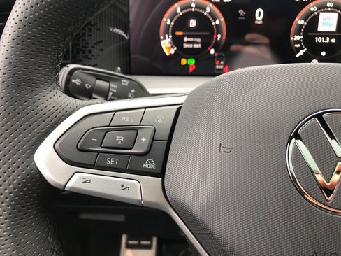 New 2026 Volkswagen Tiguan SE R-Line AWD/4WD image 23